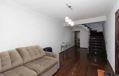 Imagem: A casa possui 3 Dormitórios, 3 Banheiros, 2 Vagas na garagem