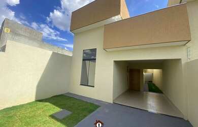 Imagem: A casa possui 3 Dormitórios, 2 Banheiros, 3 Vagas na garagem