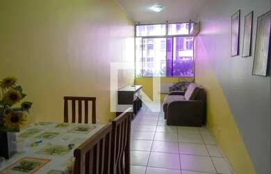 Imagem: O apartamento possui 1 Dormitório, 1 Banheiro, 50m² de Área