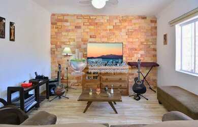 Imagem: A casa possui 2 Dormitórios, 1 Banheiro, 3 Vagas na garagem