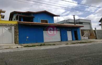 Imagem: A casa possui 4 Dormitórios, 5 Banheiros, 3 Vagas na garagem