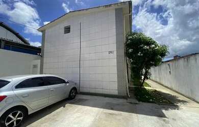 Imagem: A casa possui 3 Dormitórios, 2 Banheiros, 1 Vaga na garagem