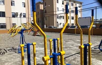 Imagem: O apartamento possui 2 Dormitórios, 1 Banheiro, 1 Vaga na garagem