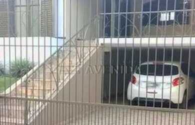 Imagem: A casa possui 4 Banheiros, 2 Vagas na garagem, 165m² de Área