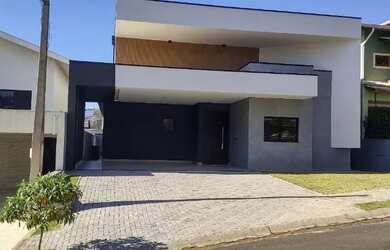 Imagem: A casa em condomínio possui 3 Dormitórios, 4 Banheiros, 4