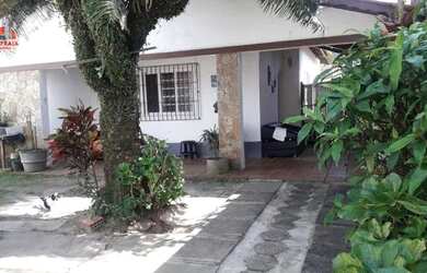 Imagem: A casa possui 2 Dormitórios, 2 Banheiros, 2 Vagas na garagem