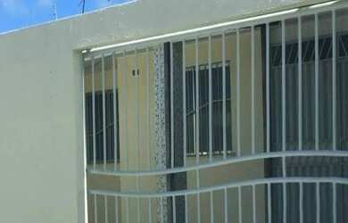 Imagem: A casa possui 2 Dormitórios, 2 Banheiros, 2 Vagas na garagem