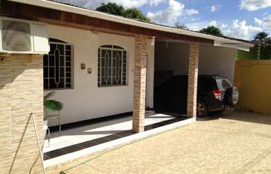 Imagem: A casa possui 4 Dormitórios, 4 Banheiros, 4 Vagas na garagem