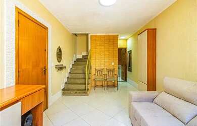 Imagem: A casa possui 4 Dormitórios, 3 Banheiros, 2 Vagas na garagem