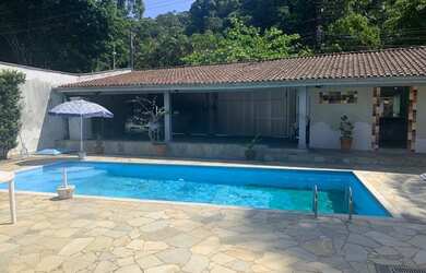 Imagem: A casa possui 5 Dormitórios, 5 Banheiros, 5 Vagas na garagem