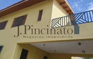 Imagem: A casa possui 4 Dormitórios, 1 Banheiro, 4 Vagas na garagem