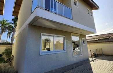 Imagem: A casa em condomínio possui 3 Dormitórios, 3 Banheiros, 3