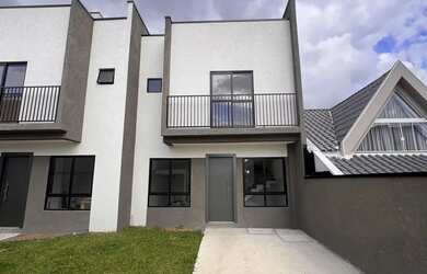 Imagem: A casa em condomínio possui 3 Dormitórios, 1 Banheiro, 2 Vagas