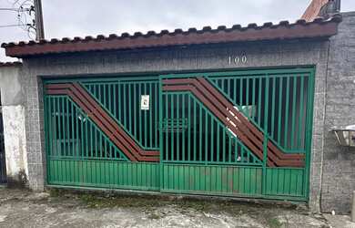 Imagem: A casa à venda possui 3 Dormitórios, 3 Banheiros, 2 Vagas