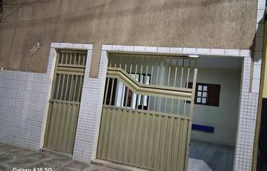 Imagem: A casa possui 2 Dormitórios, 2 Banheiros, 1 Vaga na garagem