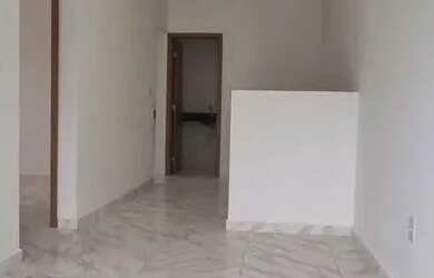 Imagem: A casa possui 1 Dormitório, 1 Banheiro, 1 Vaga na garagem