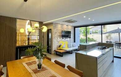 Imagem: A casa em condomínio possui 4 Dormitórios, 5 Banheiros, 4