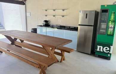 Imagem: A casa possui 3 Dormitórios, 2 Banheiros, 5 Vagas na garagem