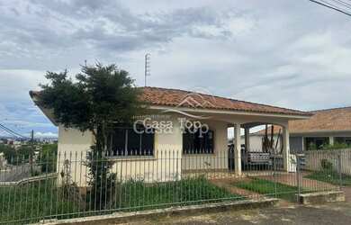 Imagem: A casa possui 5 Dormitórios, 4 Banheiros, 2 Vagas na garagem