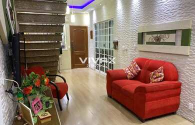 Imagem: A casa possui 4 Dormitórios, 3 Banheiros, 1 Vaga na garagem