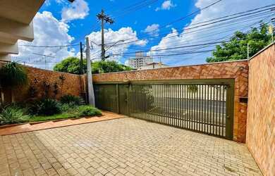 Imagem: A casa possui 5 Dormitórios, 5 Banheiros, 2 Vagas na garagem