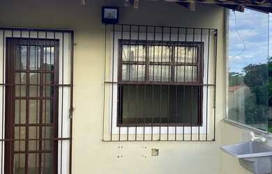 Imagem: A casa possui 2 Dormitórios, 1 Banheiro, 60m² de Área e