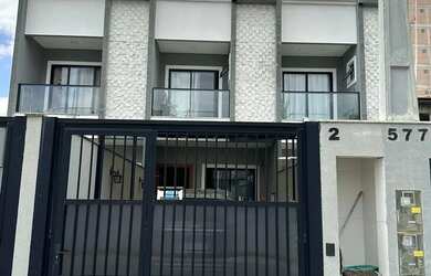 Imagem: A casa possui 2 Dormitórios, 3 Banheiros, 2 Vagas na garagem