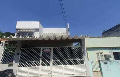 Imagem: A casa possui 4 Dormitórios, 5 Banheiros, 1 Vaga na garagem