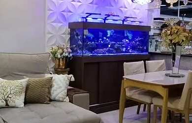 Imagem: A casa possui 3 Dormitórios, 3 Banheiros, 2 Vagas na garagem