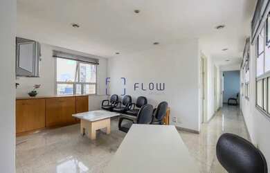 Imagem: O depósito possui 2 Vagas na garagem e 68m² de Área e está