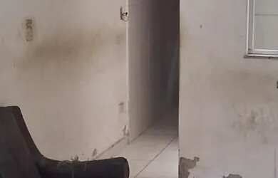 Imagem: A casa possui 3 Dormitórios, 4 Banheiros, 2 Vagas na garagem