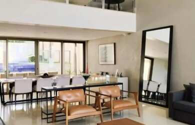 Imagem: A casa em condomínio possui 4 Dormitórios, 5 Banheiros, 3