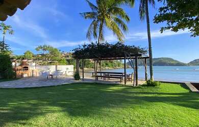 Imagem: A casa possui 5 Dormitórios, 5 Banheiros, 5 Vagas na garagem