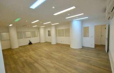 Imagem: O depósito possui 660m² de Área e está localizado em Centro