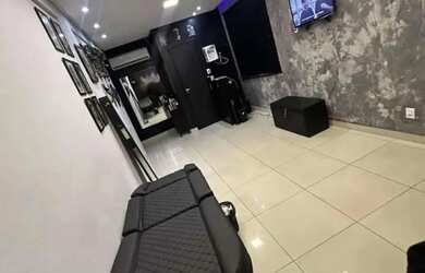 Imagem: O depósito possui 1 Vaga na garagem e 27m² de Área e está