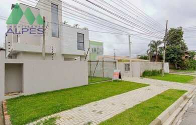 Imagem: A casa possui 3 Dormitórios, 3 Banheiros, 3 Vagas na garagem