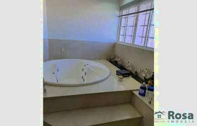 Imagem: A casa possui 4 Dormitórios, 1 Banheiro, 2 Vagas na garagem