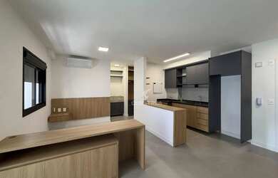 Imagem: O apartamento possui 1 Dormitório, 1 Banheiro, 1 Vaga na garagem