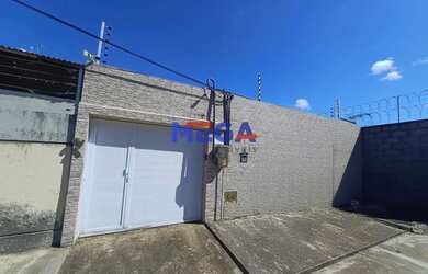 Imagem: A casa possui 3 Dormitórios, 5 Banheiros, 4 Vagas na garagem