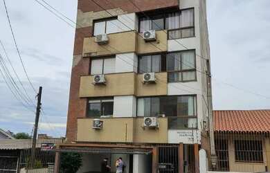 Imagem: O apartamento possui 2 Dormitórios, 1 Banheiro, 1 Vaga na garagem