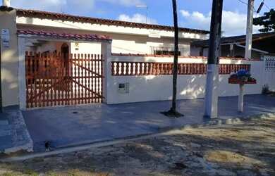 Imagem: A casa possui 3 Dormitórios, 4 Banheiros, 4 Vagas na garagem