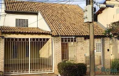 Imagem: A casa possui 3 Dormitórios, 4 Banheiros, 5 Vagas na garagem