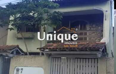 Imagem: A casa possui 3 Dormitórios, 2 Banheiros, 2 Vagas na garagem