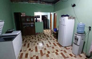 Imagem: A casa possui 4 Dormitórios, 4 Banheiros, 2 Vagas na garagem