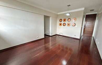 Imagem: O apartamento possui 3 Dormitórios, 1 Banheiro, 1 Vaga na garagem