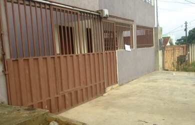 Imagem: A casa possui 2 Dormitórios, 1 Vaga na garagem e está localizado