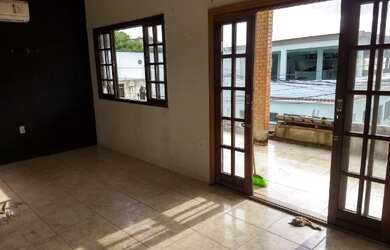 Imagem: A casa possui 2 Dormitórios e está localizado em Parque São