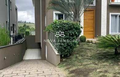 Imagem: A casa em condomínio possui 4 Dormitórios, 5 Banheiros, 3