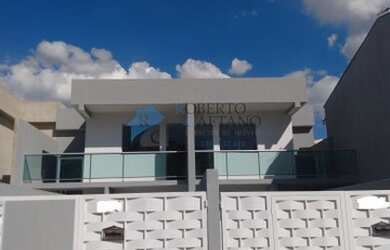 Imagem: A casa possui 2 Dormitórios, 1 Banheiro, 2 Vagas na garagem