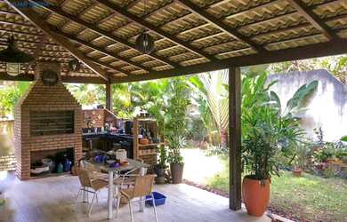 Imagem: A casa possui 2 Dormitórios, 2 Banheiros, 2 Vagas na garagem